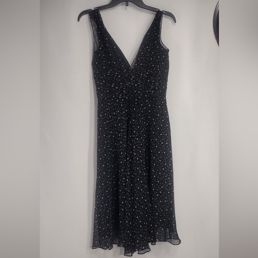 Whiww & black Elegant Black Sleeveless Dress size 0 pre owned Exellent cond
